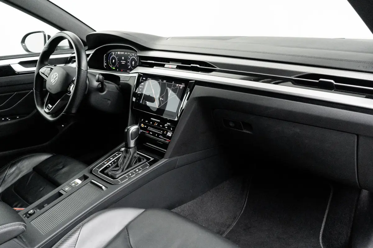 1.4 TSI eHybrid R-Line Business+ l Vol Leder int. l Elektr. Stoel incl Memory l Elektr. Trekhaak l Stoel verwarming voor en achter l Elekt. Klep l Matrix LED l