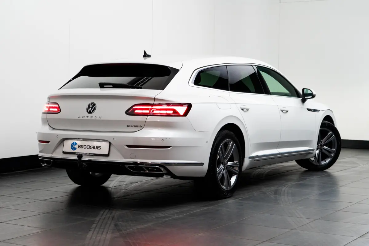 1.4 TSI eHybrid R-Line Business+ l Vol Leder int. l Elektr. Stoel incl Memory l Elektr. Trekhaak l Stoel verwarming voor en achter l Elekt. Klep l Matrix LED l
