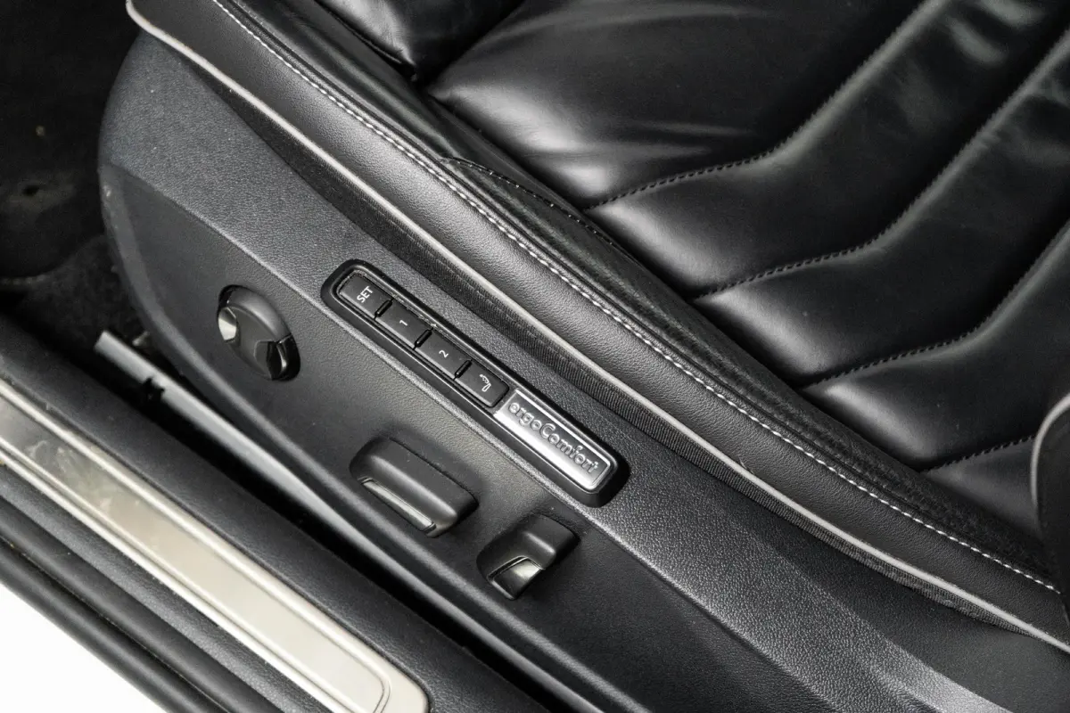 1.4 TSI eHybrid R-Line Business+ l Vol Leder int. l Elektr. Stoel incl Memory l Elektr. Trekhaak l Stoel verwarming voor en achter l Elekt. Klep l Matrix LED l