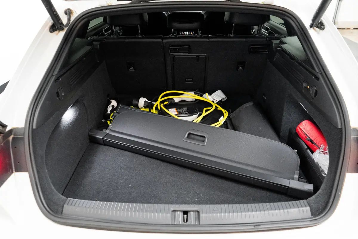 1.4 TSI eHybrid R-Line Business+ l Vol Leder int. l Elektr. Stoel incl Memory l Elektr. Trekhaak l Stoel verwarming voor en achter l Elekt. Klep l Matrix LED l