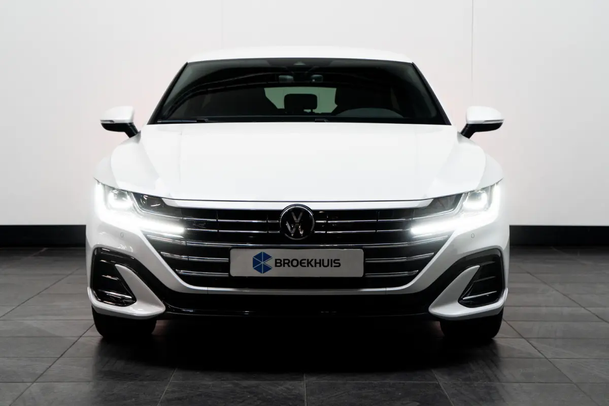 1.4 TSI eHybrid R-Line Business+ l Vol Leder int. l Elektr. Stoel incl Memory l Elektr. Trekhaak l Stoel verwarming voor en achter l Elekt. Klep l Matrix LED l