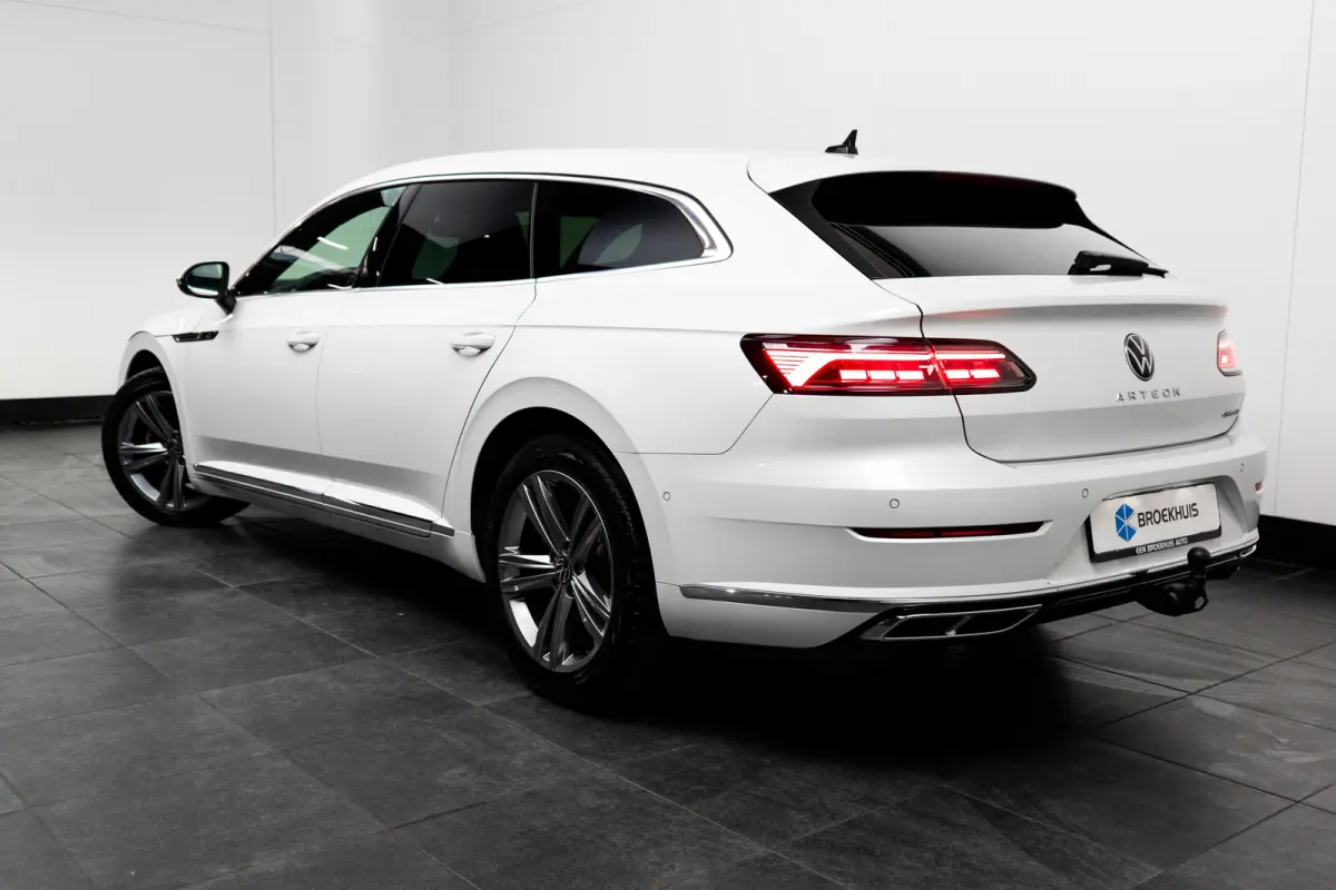 1.4 TSI eHybrid R-Line Business+ l Vol Leder int. l Elektr. Stoel incl Memory l Elektr. Trekhaak l Stoel verwarming voor en achter l Elekt. Klep l Matrix LED l