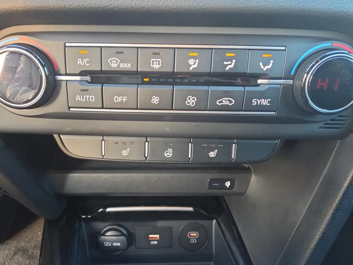 1.0 T-GDi Design Edition | Cruise Control | Climate Control | Camera | Navigatie | Lederen Bekleding | Stoelverwarming | Stuurverwarming |