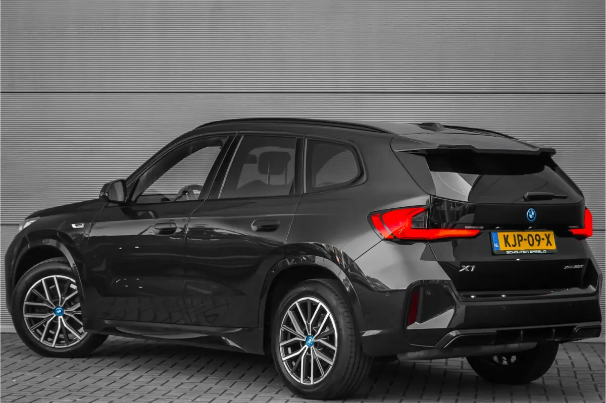 xDrive25e M-Sport Adaptief LED Keyless 99% SOH Stoelverw