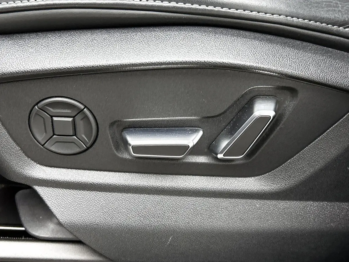 60 TFSI e quattro Pro Line S Competition 490 PK | S-line | Maxton Design Pakket | 360 Camera | Panoramadak | Bang & Olufsen Advanced 3D | Climate Control | Navigatie | Trekhaak | Stoelverwar