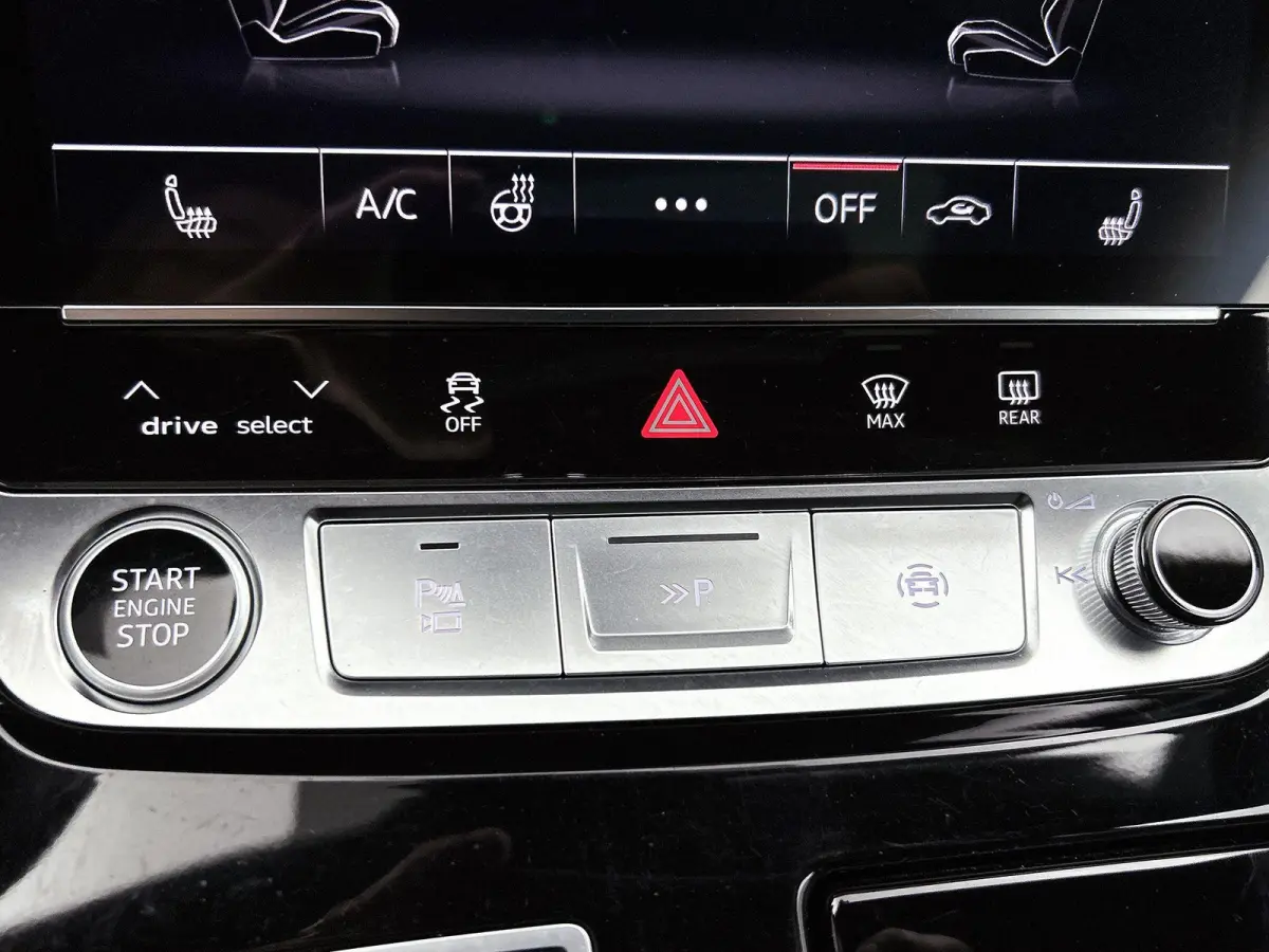 60 TFSI e quattro Pro Line S Competition 490 PK | S-line | Maxton Design Pakket | 360 Camera | Panoramadak | Bang & Olufsen Advanced 3D | Climate Control | Navigatie | Trekhaak | Stoelverwar