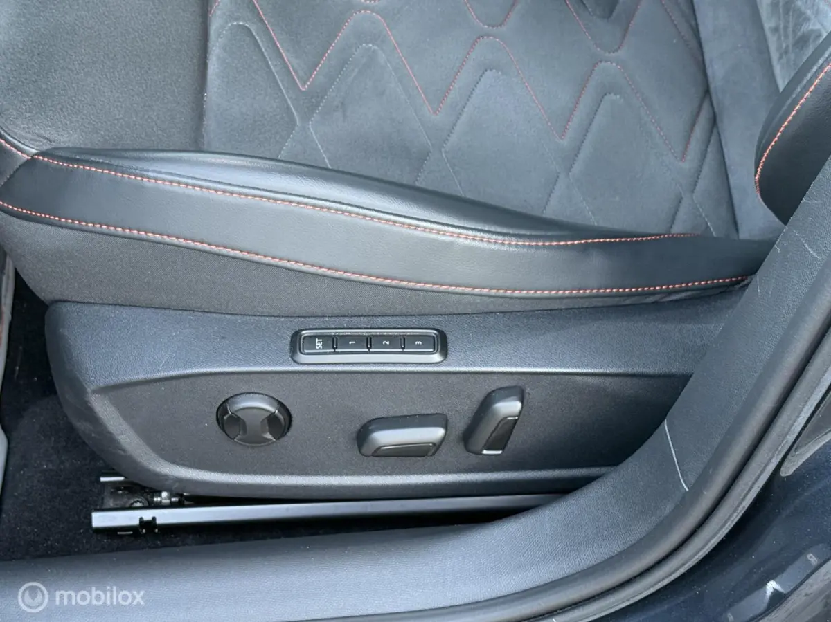 1.4 TSI eHybrid PHEV FR Business Intense