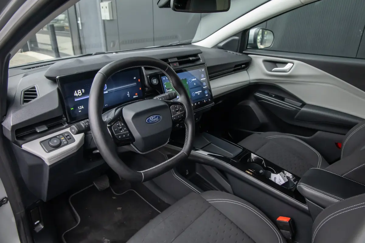 44 kWh | BTW Auto | Camera | Privacy-glass | Apple carplay / andriod auto | LED | Winter-pack