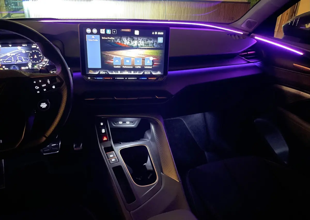 1.5 TSI e-Hybrid VZ 272 PK/ Pano/ HuD/ 360 Cam/ Sennheiser/ Keyless