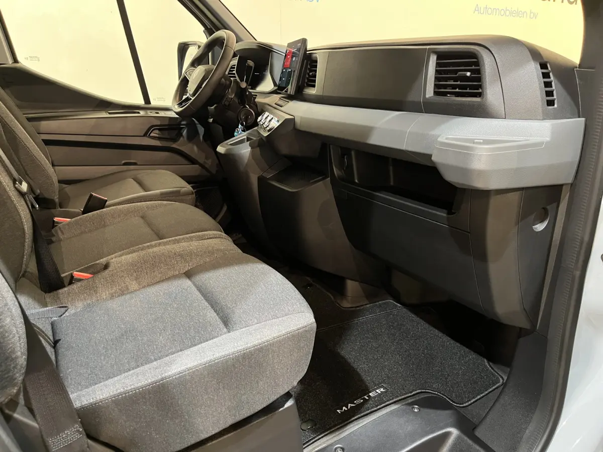 T35 L2H2 Advance long range 87 kWh / 100% elektrisch !! / SOH 99% / CCS Snelladen / Airco / Cruise Control / Camera / CarPlay / LED / 3-Zits / 3.300 KM !!