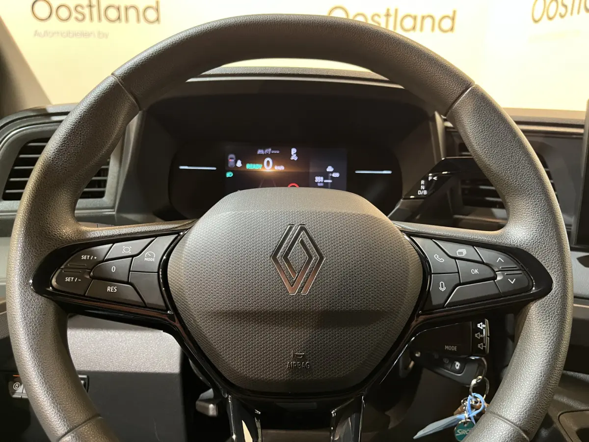 T35 L2H2 Advance long range 87 kWh / 100% elektrisch !! / SOH 99% / CCS Snelladen / Airco / Cruise Control / Camera / CarPlay / LED / 3-Zits / 3.300 KM !!