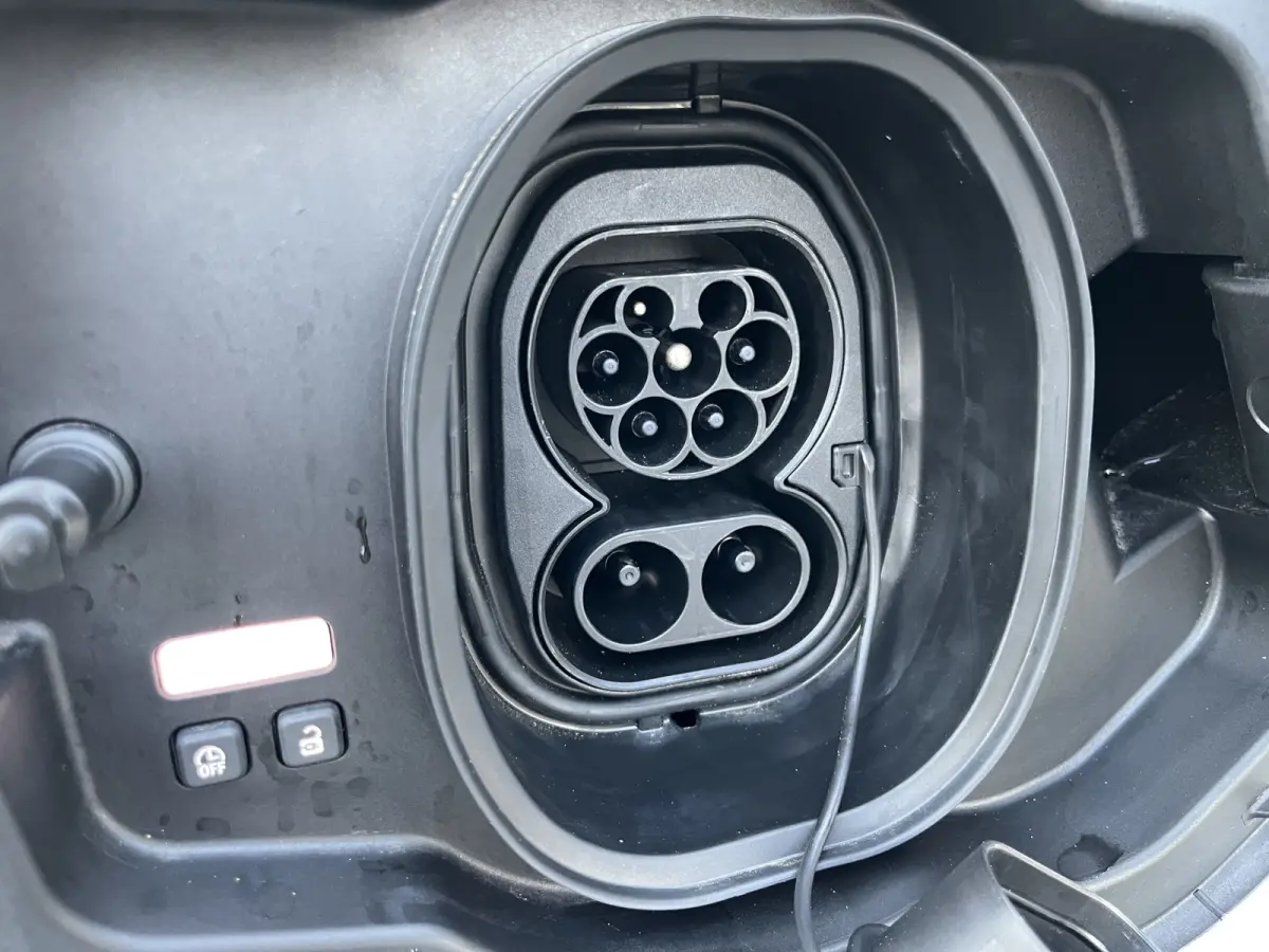T35 L2H2 Advance long range 87 kWh / 100% elektrisch !! / SOH 99% / CCS Snelladen / Airco / Cruise Control / Camera / CarPlay / LED / 3-Zits / 3.300 KM !!