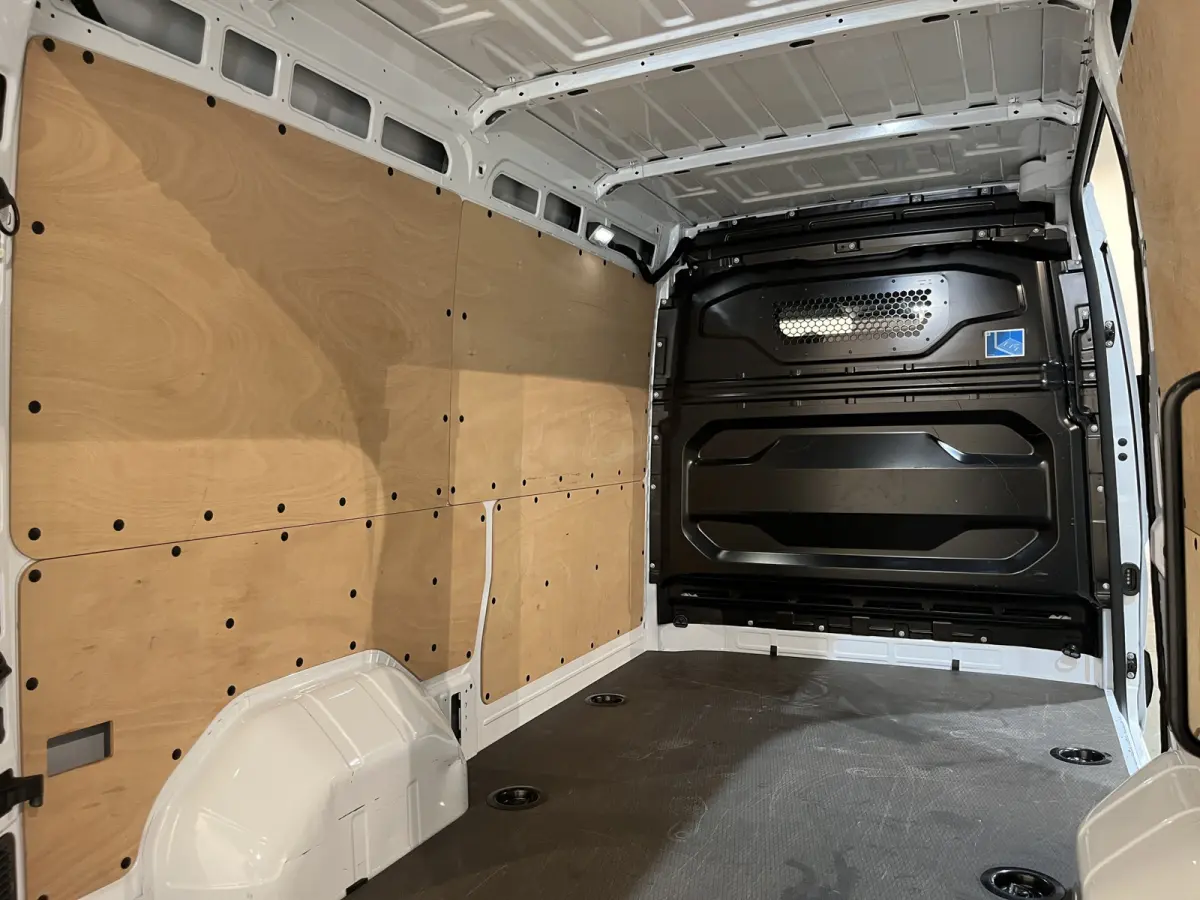 T35 L2H2 Advance long range 87 kWh / 100% elektrisch !! / SOH 99% / CCS Snelladen / Airco / Cruise Control / Camera / CarPlay / LED / 3-Zits / 3.300 KM !!