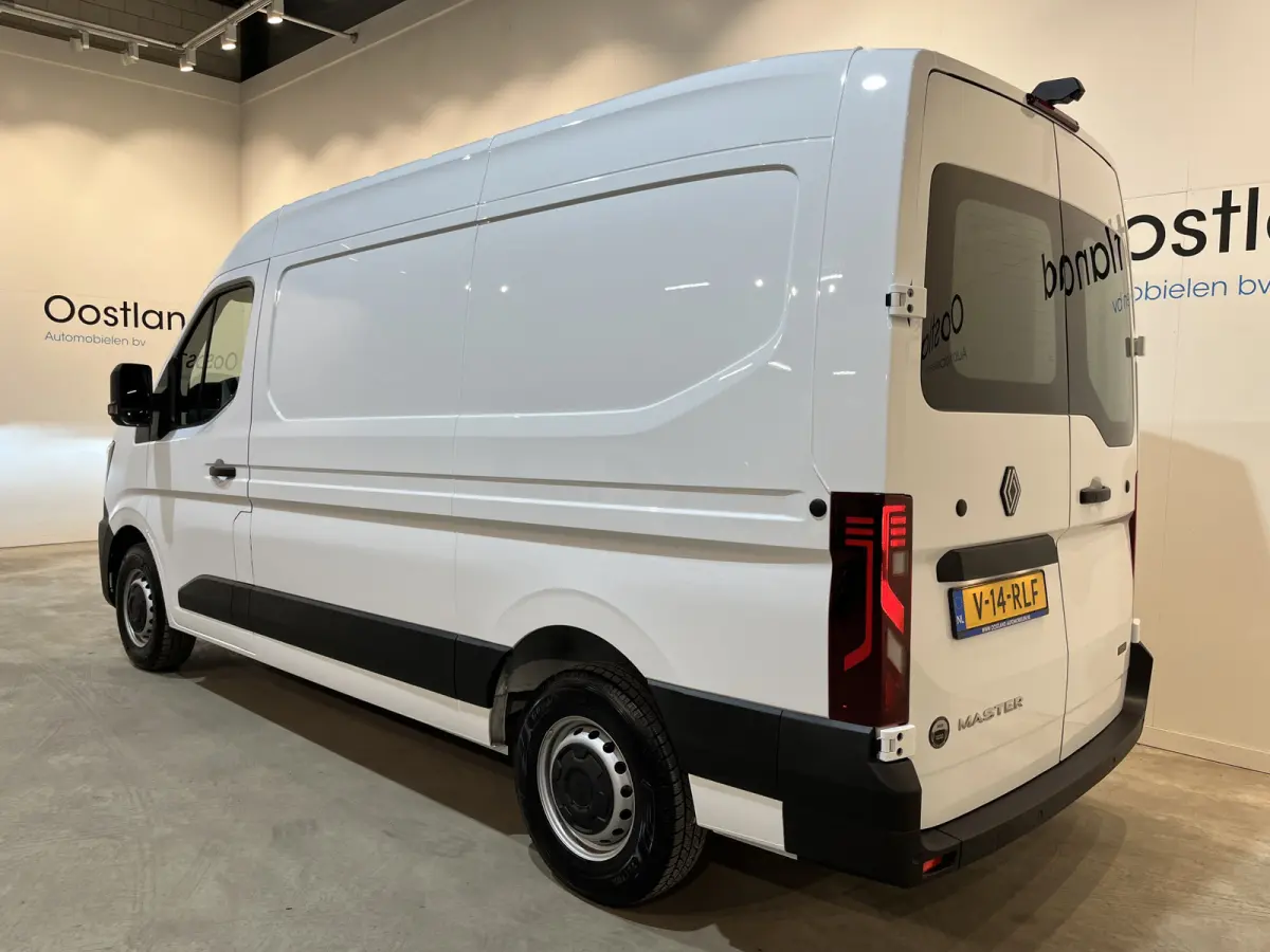 T35 L2H2 Advance long range 87 kWh / 100% elektrisch !! / SOH 99% / CCS Snelladen / Airco / Cruise Control / Camera / CarPlay / LED / 3-Zits / 3.300 KM !!