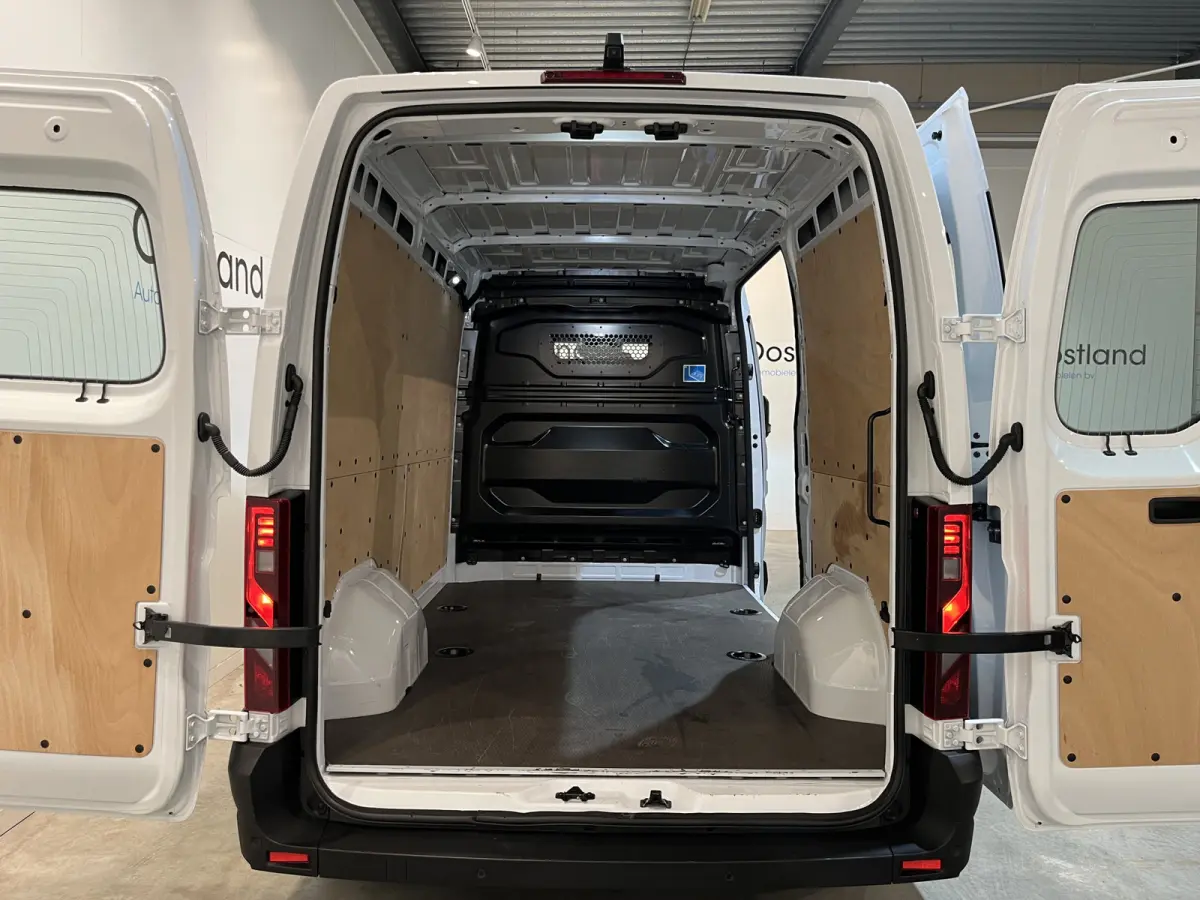 T35 L2H2 Advance long range 87 kWh / 100% elektrisch !! / SOH 99% / CCS Snelladen / Airco / Cruise Control / Camera / CarPlay / LED / 3-Zits / 3.300 KM !!