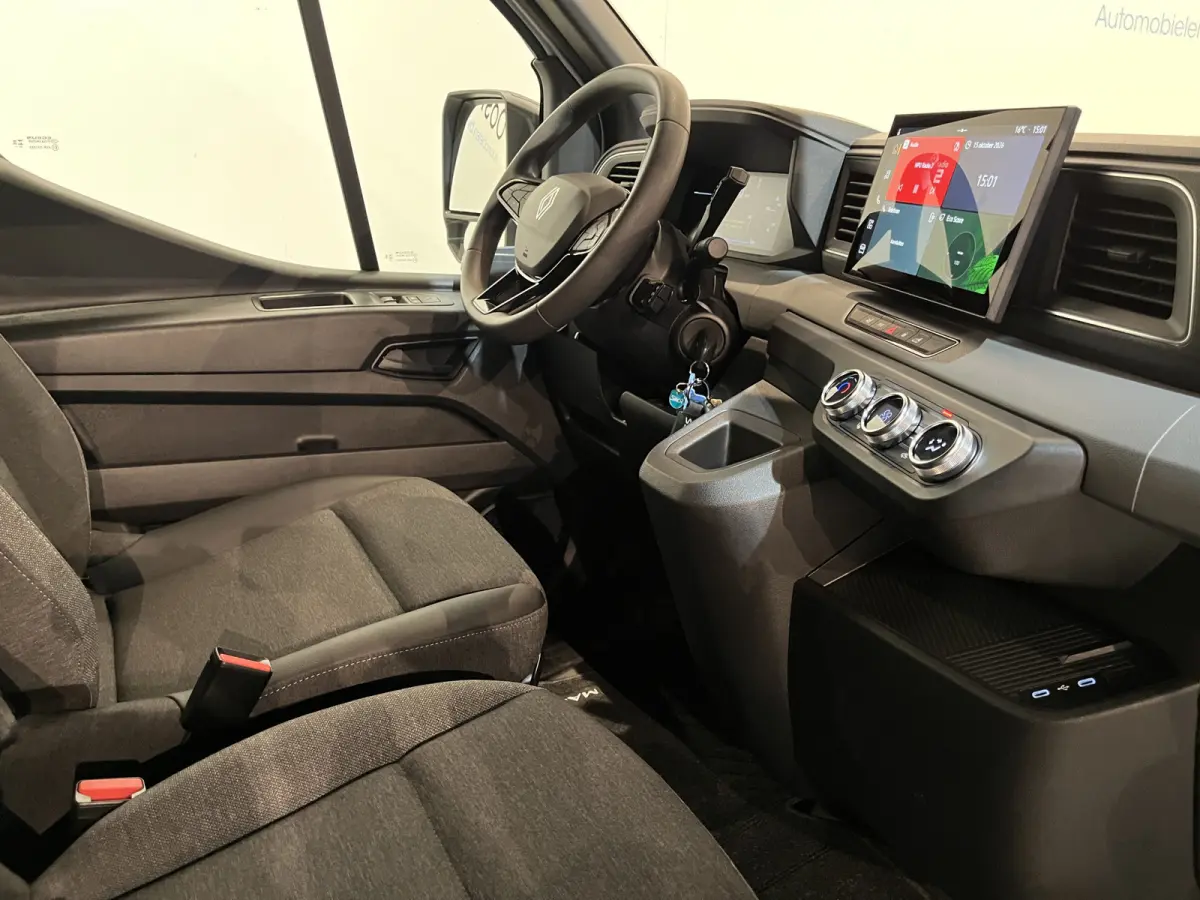 T35 L2H2 Advance long range 87 kWh / 100% elektrisch !! / SOH 99% / CCS Snelladen / Airco / Cruise Control / Camera / CarPlay / LED / 3-Zits / 3.300 KM !!