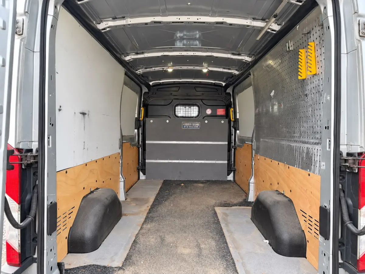 350 2.2 TDCI L3H2 | L+R Schuifdeuren | Camera | Navigatie | Elek stoel | Trekhaak | Cruise control | Airco | Nieuwe APK