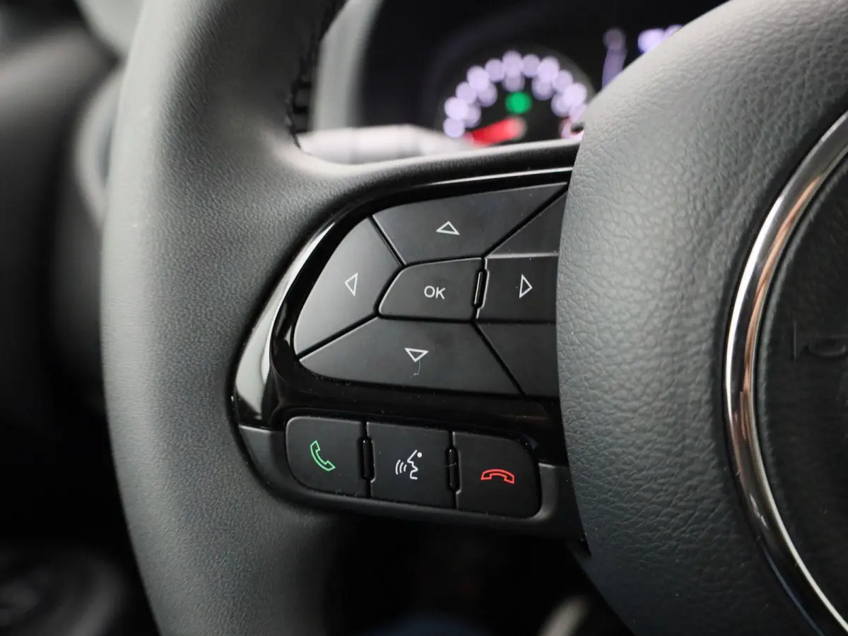 1.3 T4 150 4x2 DDCT Black Star | NAVIGATIE | CLIMATE CONTROL | PARKEERSENSOREN | KEYLESS |