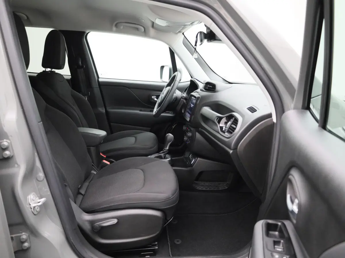 1.3 T4 150 4x2 DDCT Black Star | NAVIGATIE | CLIMATE CONTROL | PARKEERSENSOREN | KEYLESS |