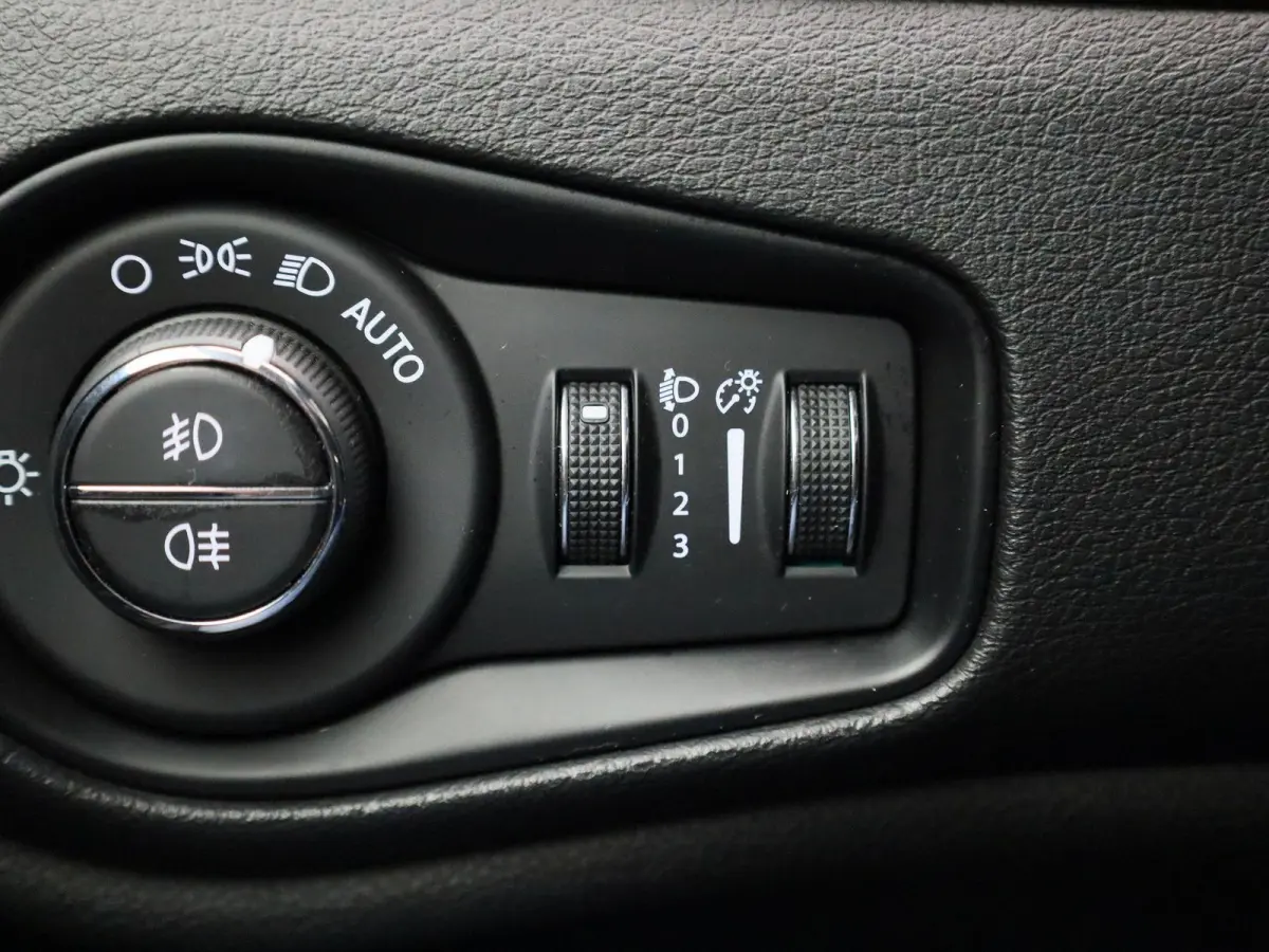 1.3 T4 150 4x2 DDCT Black Star | NAVIGATIE | CLIMATE CONTROL | PARKEERSENSOREN | KEYLESS |