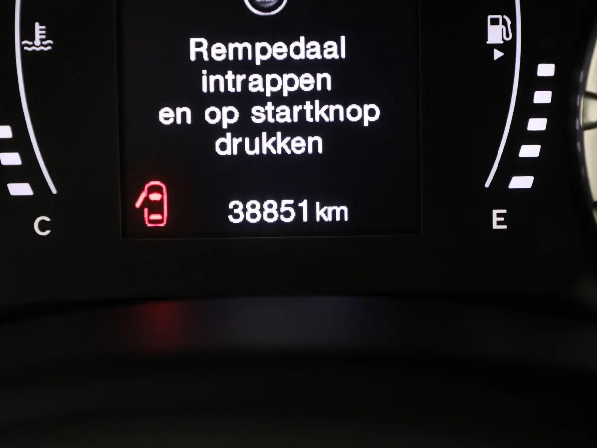 1.3 T4 150 4x2 DDCT Black Star | NAVIGATIE | CLIMATE CONTROL | PARKEERSENSOREN | KEYLESS |