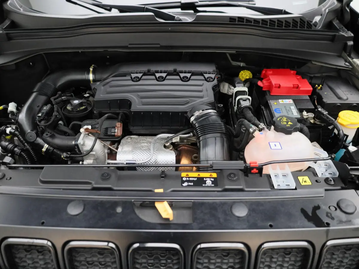 1.3 T4 150 4x2 DDCT Black Star | NAVIGATIE | CLIMATE CONTROL | PARKEERSENSOREN | KEYLESS |