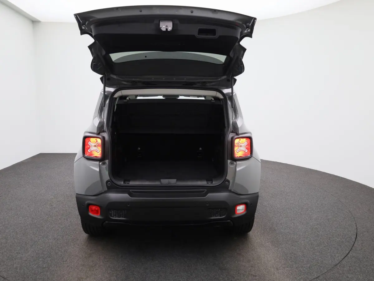 1.3 T4 150 4x2 DDCT Black Star | NAVIGATIE | CLIMATE CONTROL | PARKEERSENSOREN | KEYLESS |