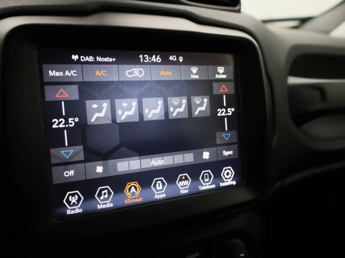 1.3 T4 150 4x2 DDCT Black Star | NAVIGATIE | CLIMATE CONTROL | PARKEERSENSOREN | KEYLESS |