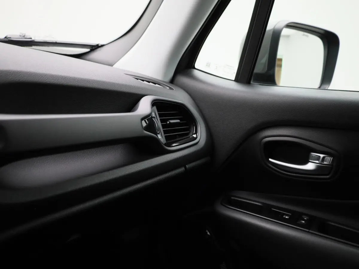 1.3 T4 150 4x2 DDCT Black Star | NAVIGATIE | CLIMATE CONTROL | PARKEERSENSOREN | KEYLESS |