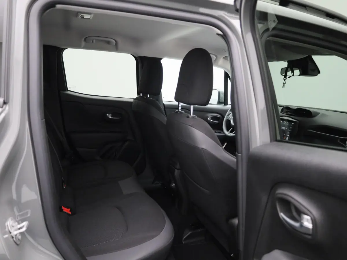 1.3 T4 150 4x2 DDCT Black Star | NAVIGATIE | CLIMATE CONTROL | PARKEERSENSOREN | KEYLESS |