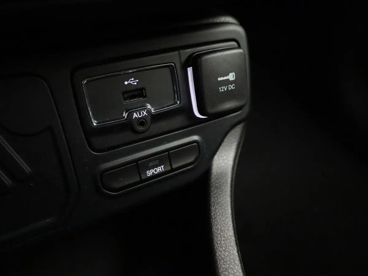1.3 T4 150 4x2 DDCT Black Star | NAVIGATIE | CLIMATE CONTROL | PARKEERSENSOREN | KEYLESS |