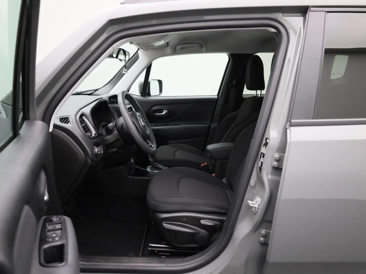 1.3 T4 150 4x2 DDCT Black Star | NAVIGATIE | CLIMATE CONTROL | PARKEERSENSOREN | KEYLESS |