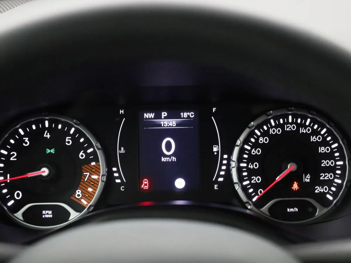 1.3 T4 150 4x2 DDCT Black Star | NAVIGATIE | CLIMATE CONTROL | PARKEERSENSOREN | KEYLESS |