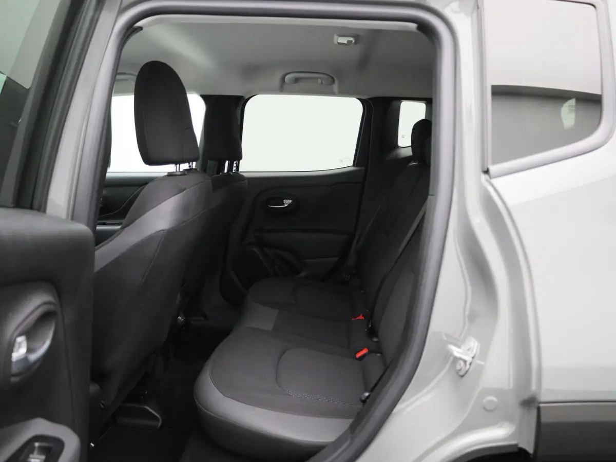 1.3 T4 150 4x2 DDCT Black Star | NAVIGATIE | CLIMATE CONTROL | PARKEERSENSOREN | KEYLESS |
