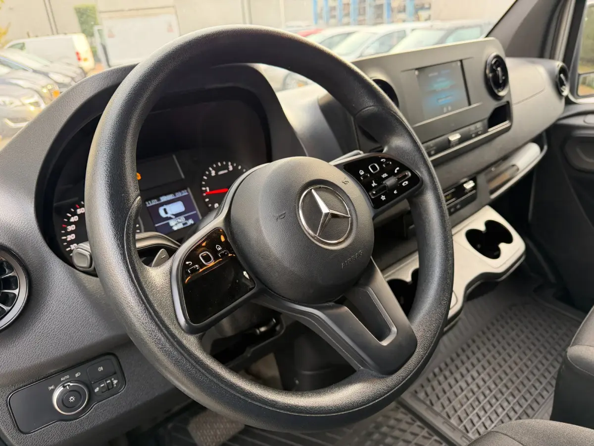 215 1.9 CDI L2H2 FWD Met Duitse papieren 8x auto's