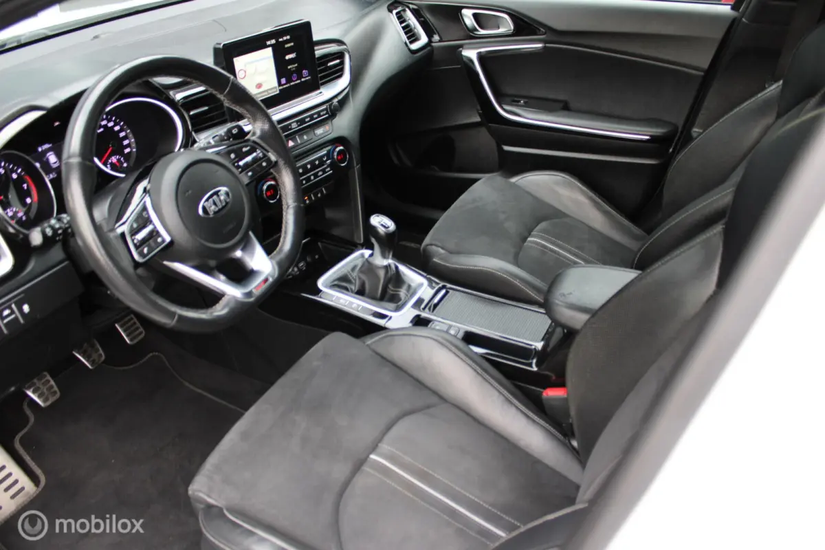 1.0 T-GDi 120 PK GT-Line, Panoramadak, Trekhaak, Cruise, Clima, Stoel-stuurverwarming, Donker glas, Navi, App connect