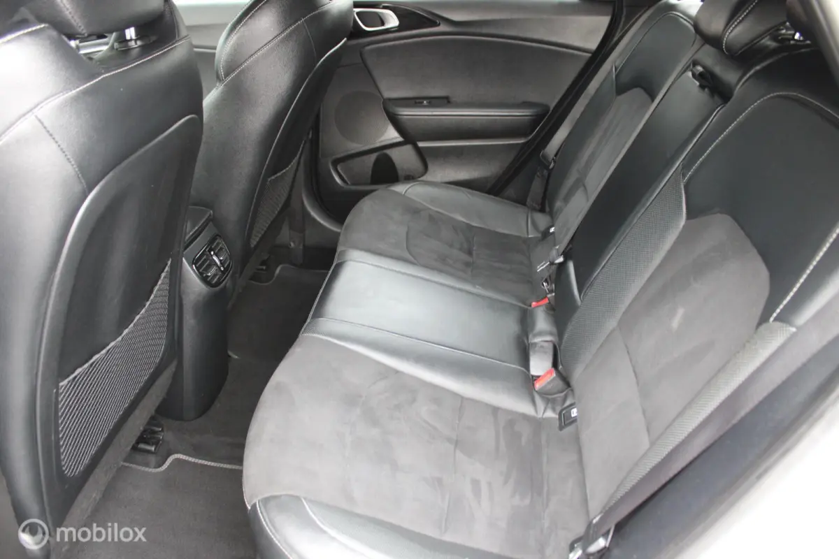1.0 T-GDi 120 PK GT-Line, Panoramadak, Trekhaak, Cruise, Clima, Stoel-stuurverwarming, Donker glas, Navi, App connect