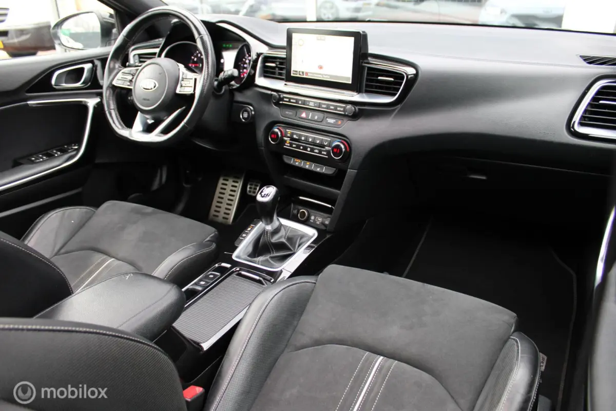 1.0 T-GDi 120 PK GT-Line, Panoramadak, Trekhaak, Cruise, Clima, Stoel-stuurverwarming, Donker glas, Navi, App connect