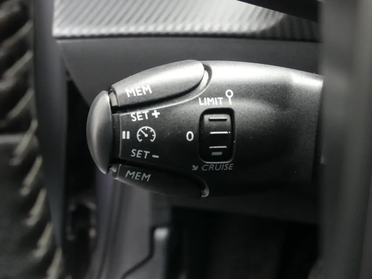 1.2 ALLURE 100PK I-COCKPIT TREKHAAK/CLIMATE/KEYLESS/CRUISE