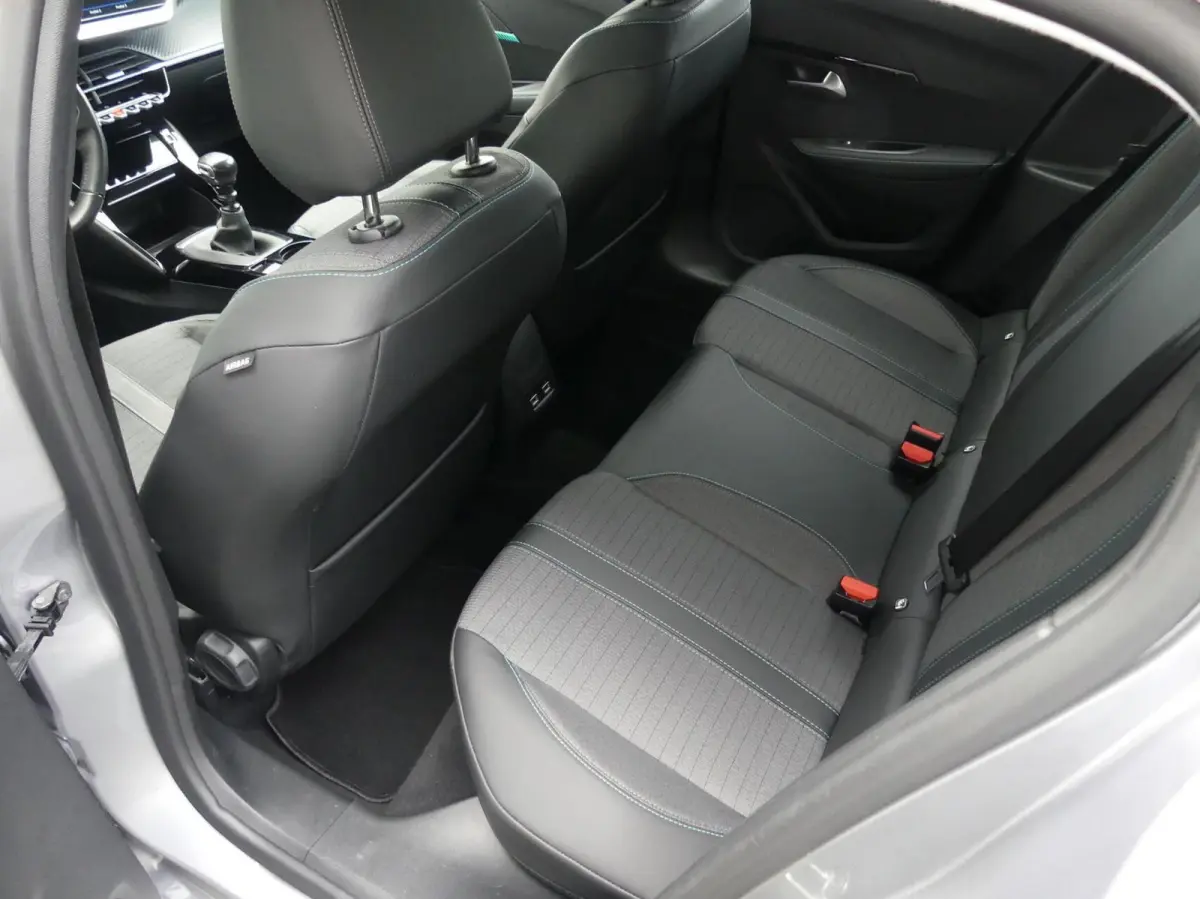 1.2 ALLURE 100PK I-COCKPIT TREKHAAK/CLIMATE/KEYLESS/CRUISE