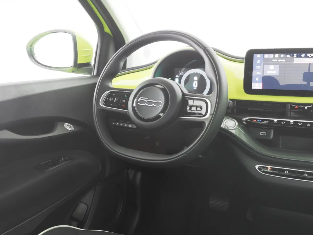 Urban Plus 24 kWh | CAMERA | CARPLAY | Stoelverwarming | NAVI | PDC | SOH: 94,5% | !