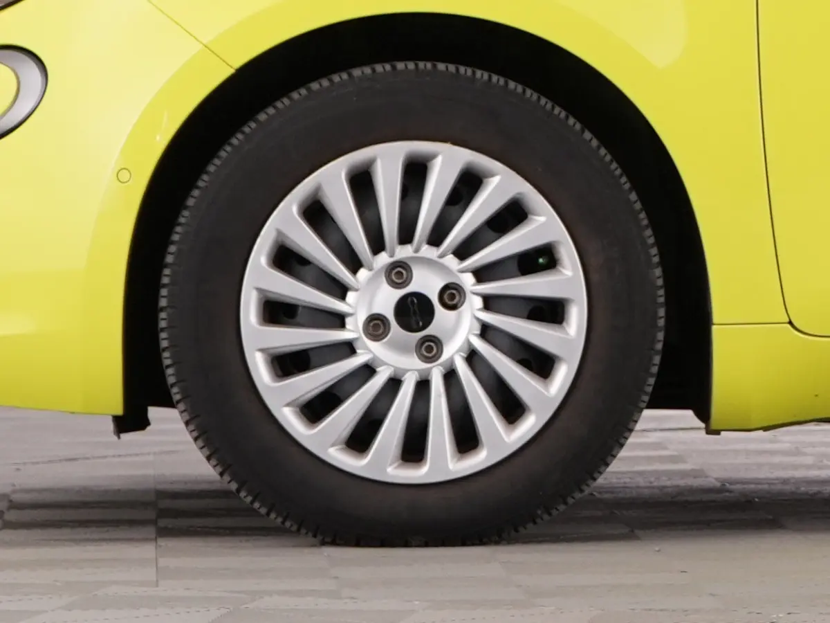 Urban Plus 24 kWh | CAMERA | CARPLAY | Stoelverwarming | NAVI | PDC | SOH: 94,5% | !