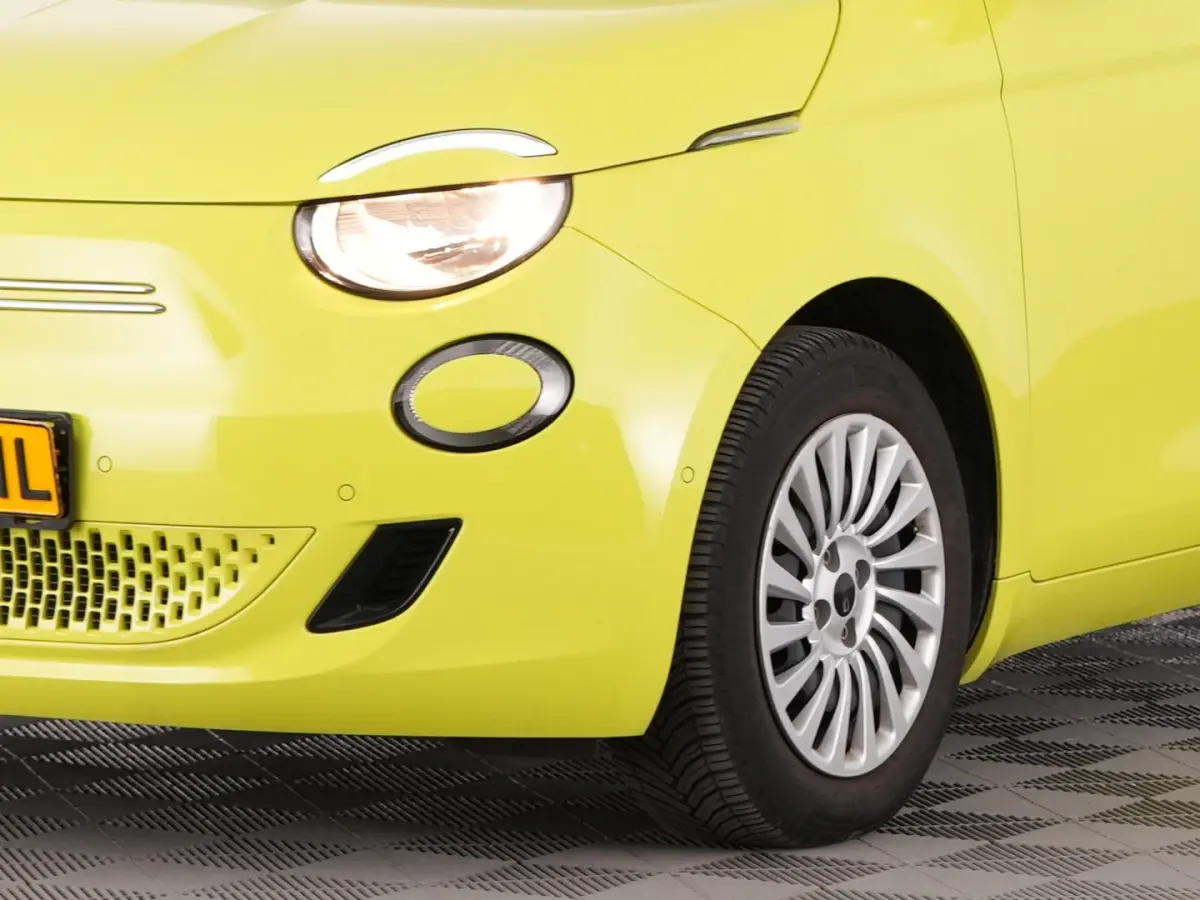 Urban Plus 24 kWh | CAMERA | CARPLAY | Stoelverwarming | NAVI | PDC | SOH: 94,5% | !