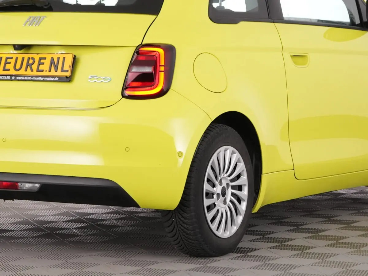 Urban Plus 24 kWh | CAMERA | CARPLAY | Stoelverwarming | NAVI | PDC | SOH: 94,5% | !