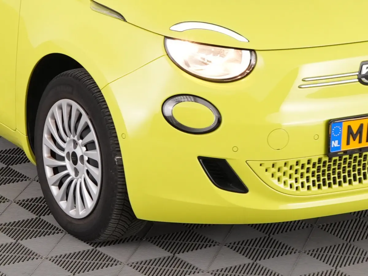 Urban Plus 24 kWh | CAMERA | CARPLAY | Stoelverwarming | NAVI | PDC | SOH: 94,5% | !