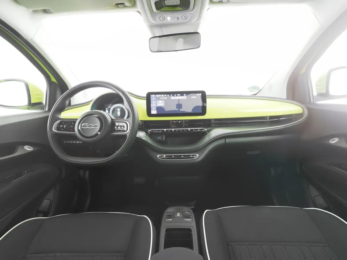 Urban Plus 24 kWh | CAMERA | CARPLAY | Stoelverwarming | NAVI | PDC | SOH: 94,5% | !