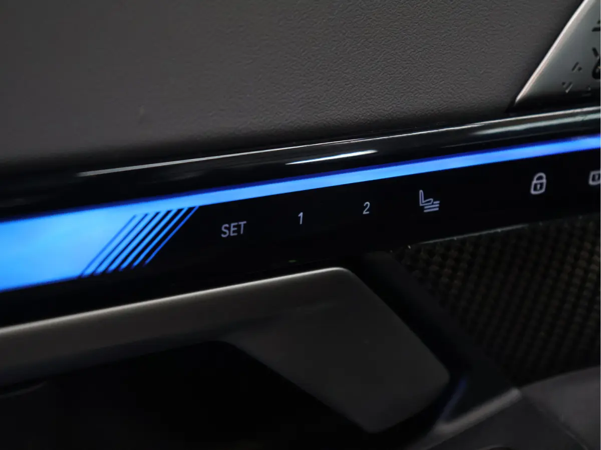 M60 xDrive 84 kWh M Sport Pro [PANORAMADAK, CARBON EXTERIEURPAKKET, M SPORT PAKKET, TREKHAAK, APPLE CARPLAY, ANDROID, BOWERS & WILKINS, CRUISE CONTROL, SFEERVERLICHTING, 360 CAMERA V+A, STOE