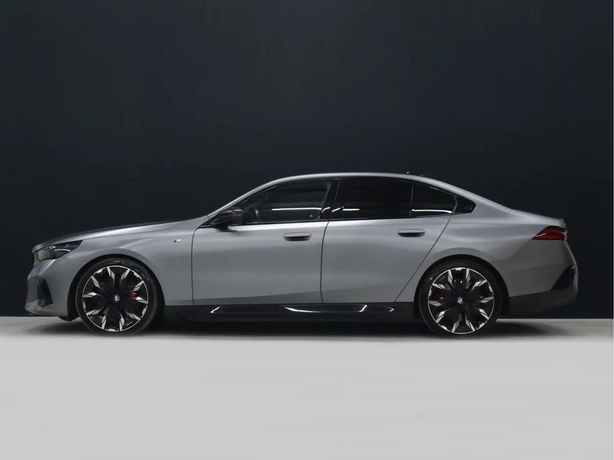 M60 xDrive 84 kWh M Sport Pro [PANORAMADAK, CARBON EXTERIEURPAKKET, M SPORT PAKKET, TREKHAAK, APPLE CARPLAY, ANDROID, BOWERS & WILKINS, CRUISE CONTROL, SFEERVERLICHTING, 360 CAMERA V+A, STOE