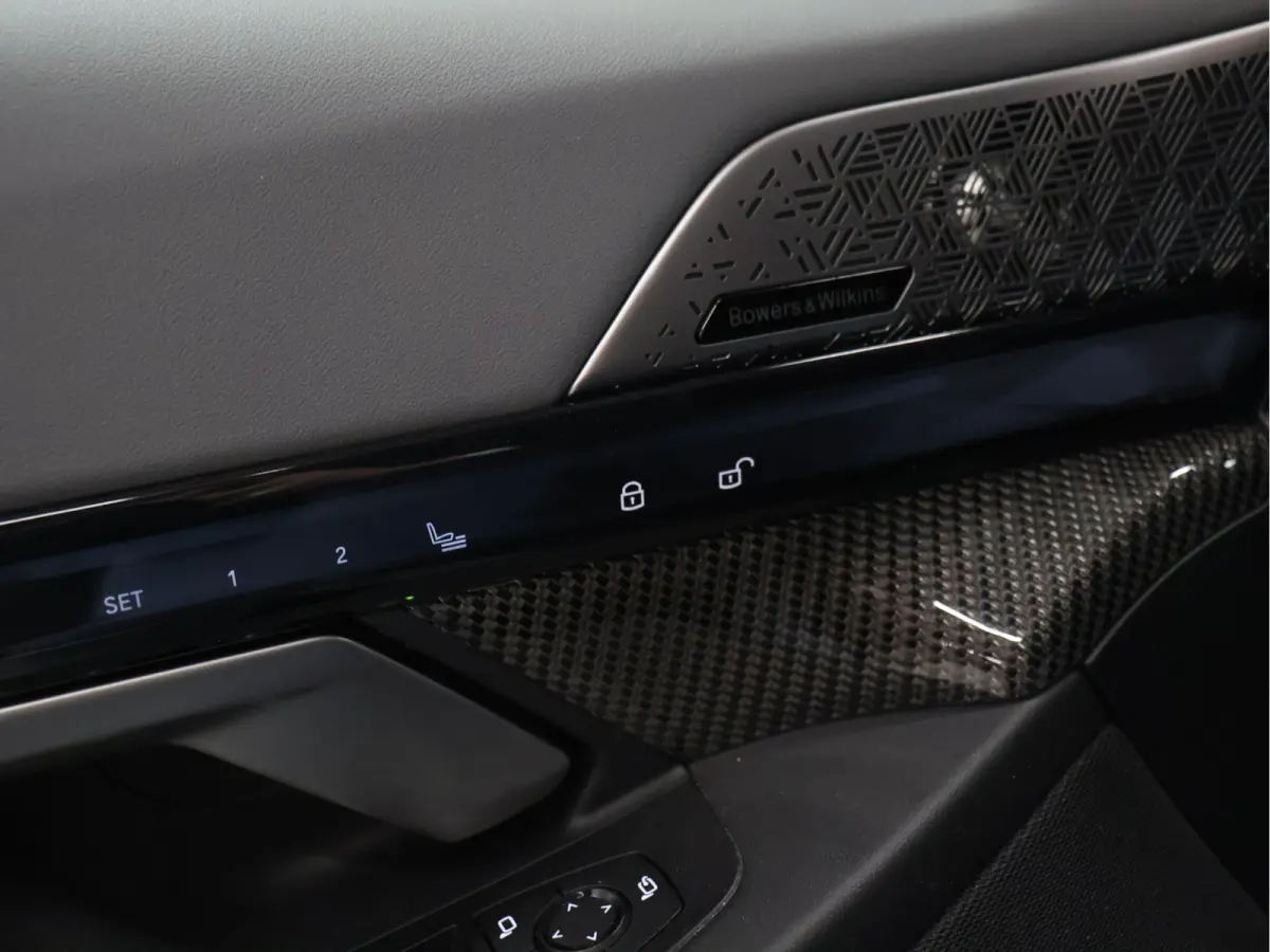M60 xDrive 84 kWh M Sport Pro [PANORAMADAK, CARBON EXTERIEURPAKKET, M SPORT PAKKET, TREKHAAK, APPLE CARPLAY, ANDROID, BOWERS & WILKINS, CRUISE CONTROL, SFEERVERLICHTING, 360 CAMERA V+A, STOE
