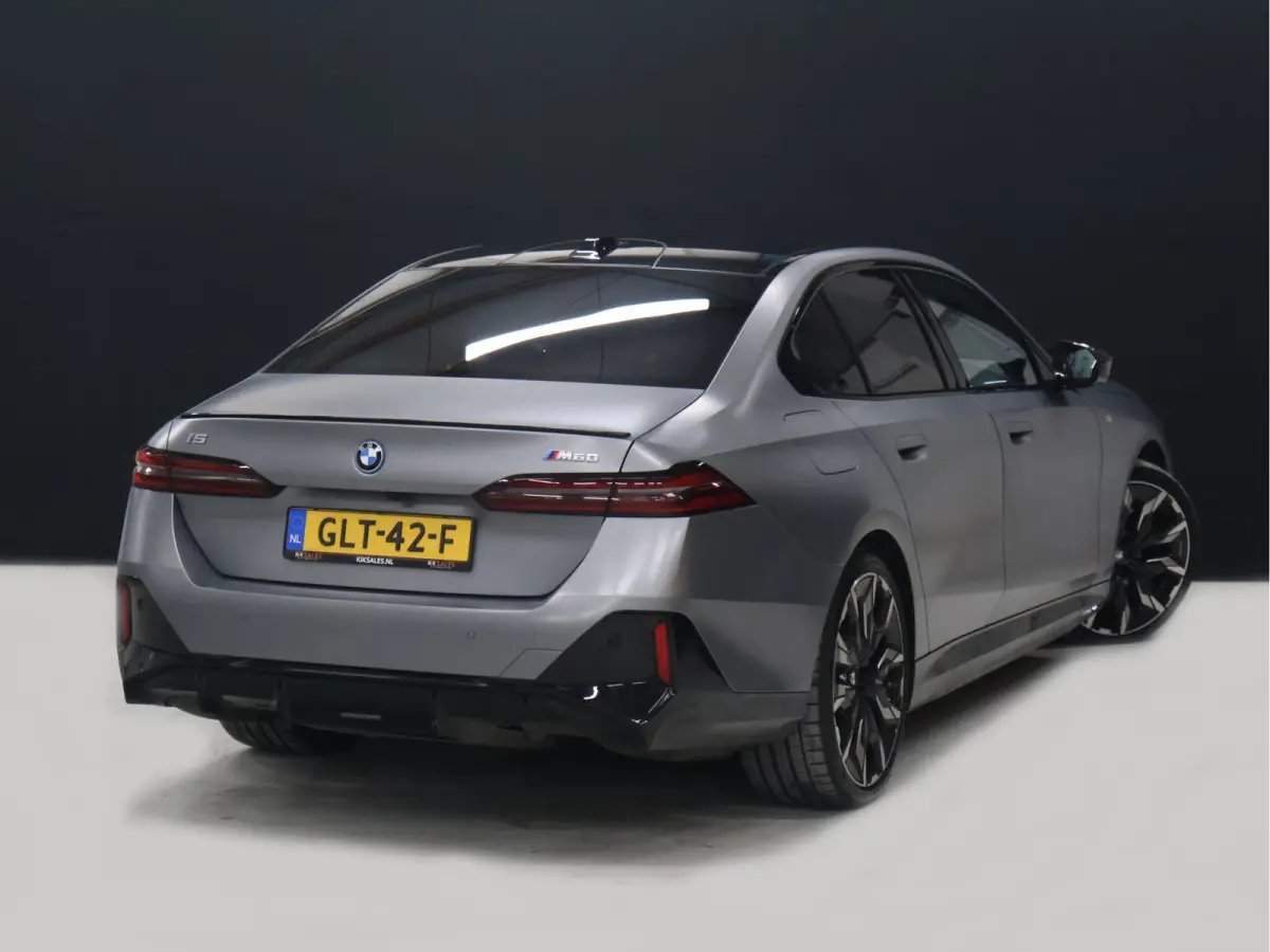 M60 xDrive 84 kWh M Sport Pro [PANORAMADAK, CARBON EXTERIEURPAKKET, M SPORT PAKKET, TREKHAAK, APPLE CARPLAY, ANDROID, BOWERS & WILKINS, CRUISE CONTROL, SFEERVERLICHTING, 360 CAMERA V+A, STOE
